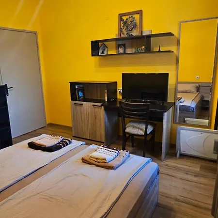 сотирови Apartamento Veliko Tárnovo