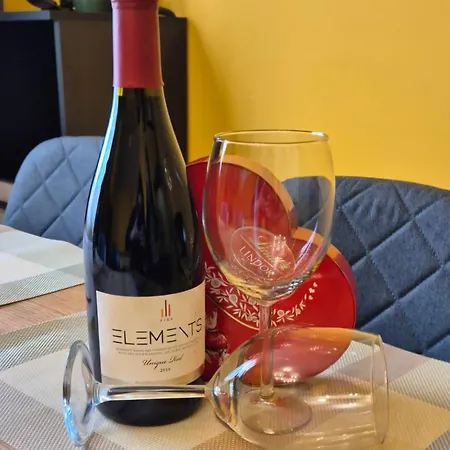 Apartment сотирови